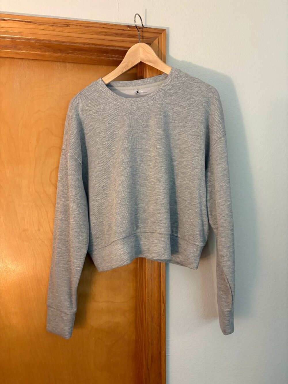 Danskin womens gray sweatshirt long sleeved cropped size M